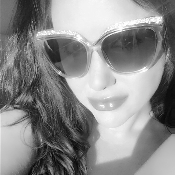 Meet your Posher, Kacee - Picture 4 of 5